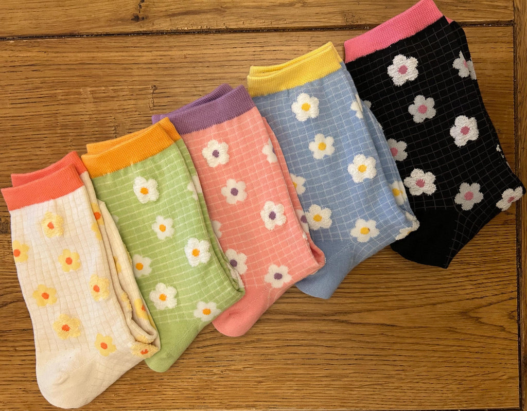 Daisy Checkered Socks