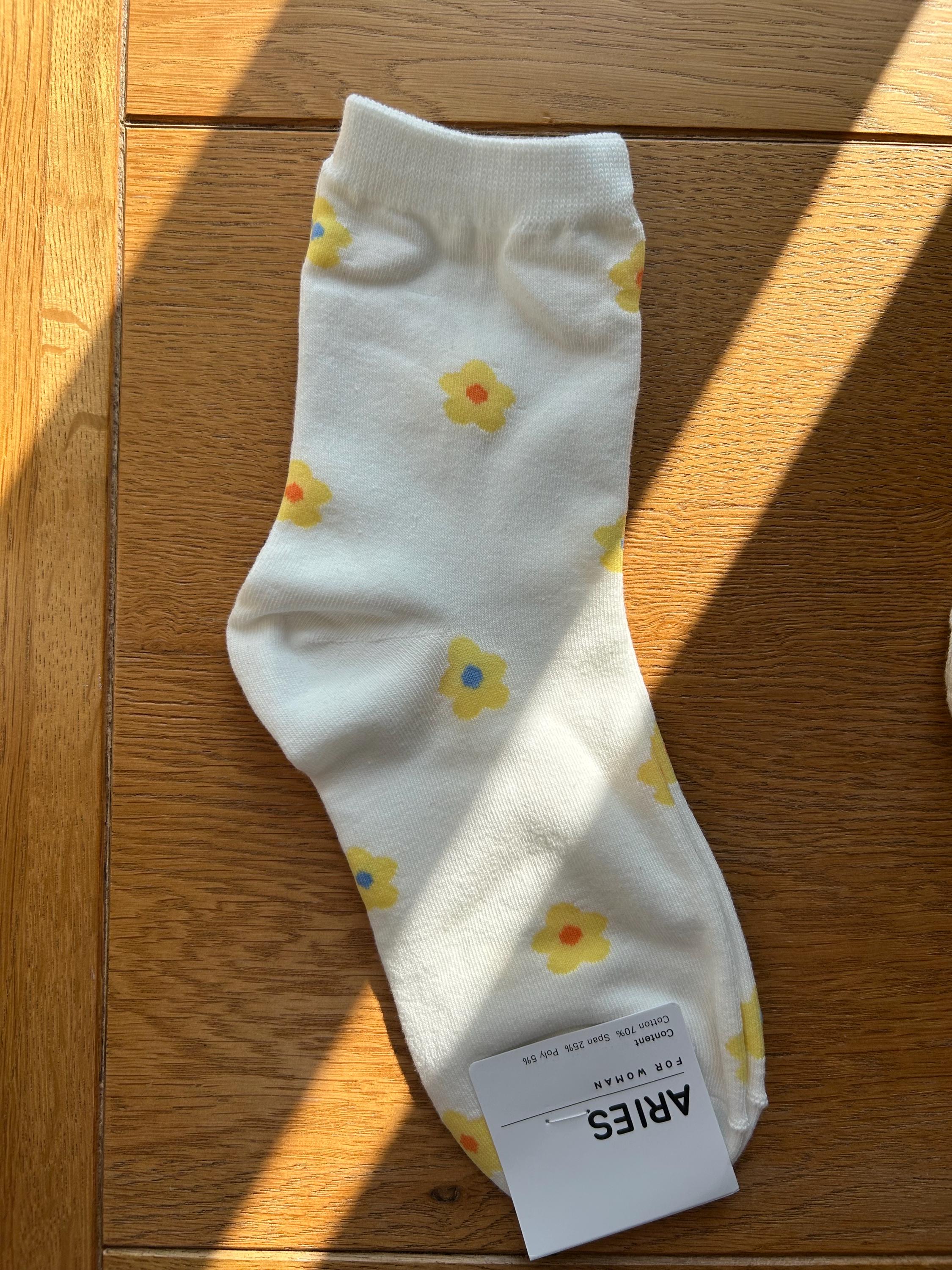 Daisy Pattern Socks