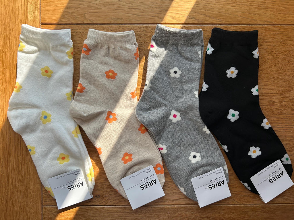 Daisy Pattern Socks